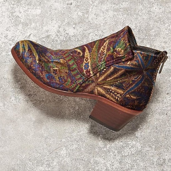 Hudson Shoes - Hudson Apisi liberty Velvet Boots Size 6